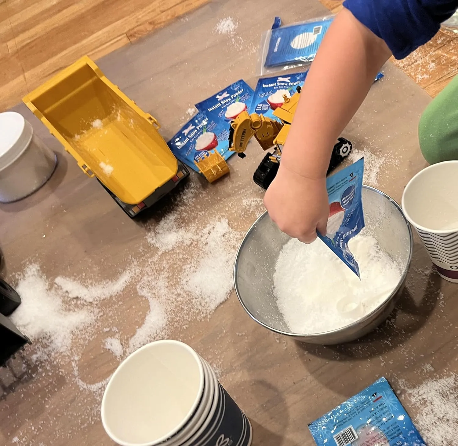 20 Packs (10g Each) Instant Snow Powder – Create a Winter Wonderland! Perfect for Kids, Holiday Fun, and DIY Snow Crafts (10 Sets of 20 Packs (10g Each))