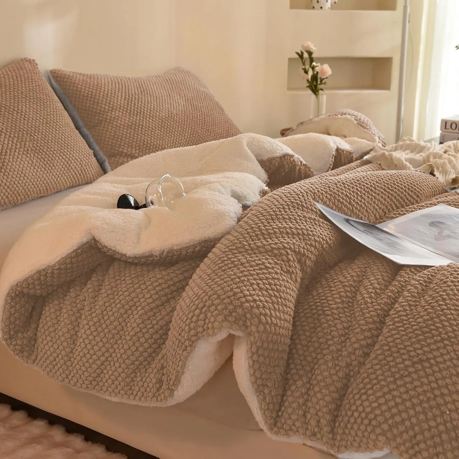 3D Jacquard Design Comforter Set, Ultra-Soft Warm King Size Sherpa Fur Plush 3-Pieces Sets Luxury Cozy Bedding with 2 Pillowcases (104"x90", Beige)