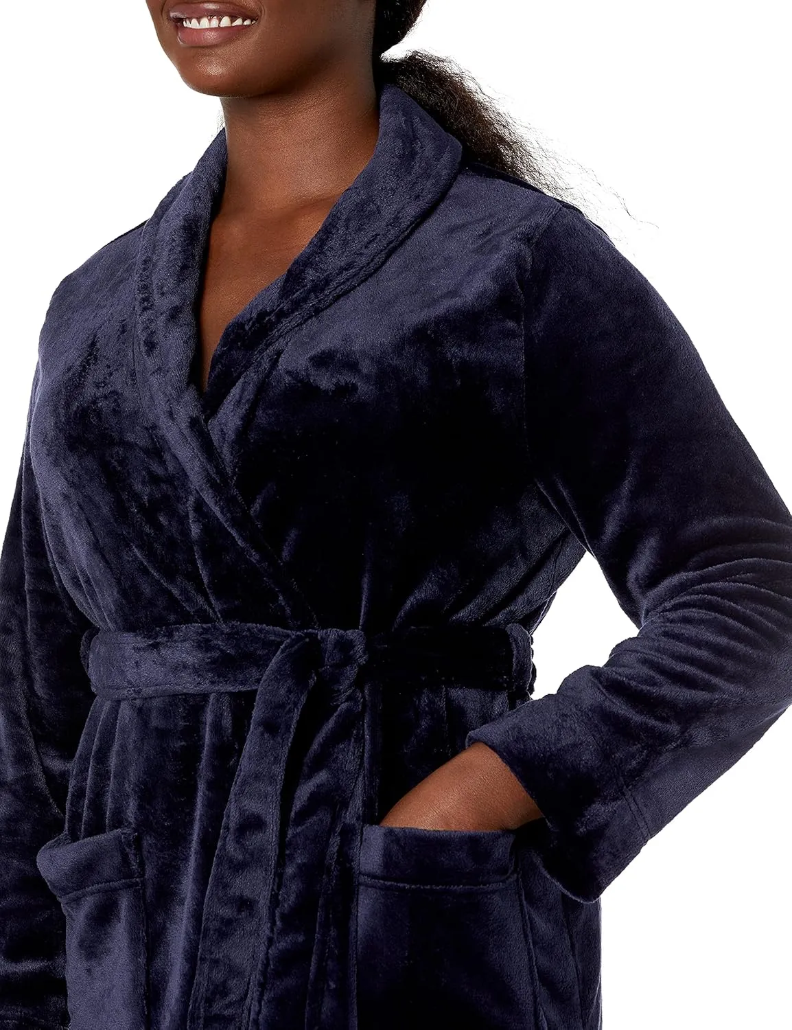 Amazon Essentials Women's Mid-Length Plush Robe (Available in Plus Size)