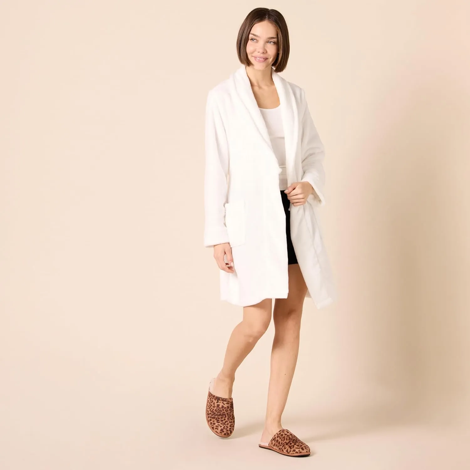 Amazon Essentials Women's Mid-Length Plush Robe (Available in Plus Size)