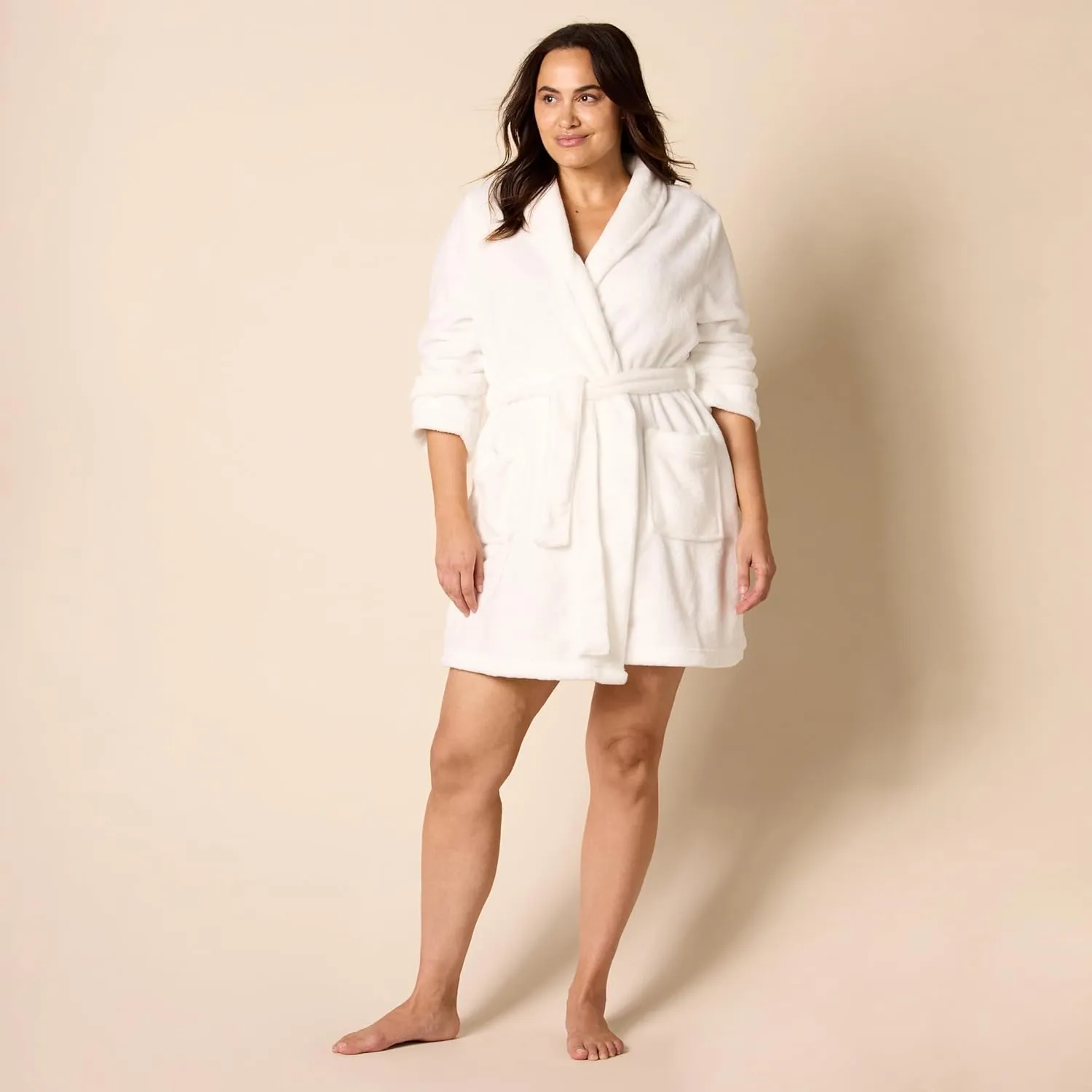 Amazon Essentials Women's Mid-Length Plush Robe (Available in Plus Size)