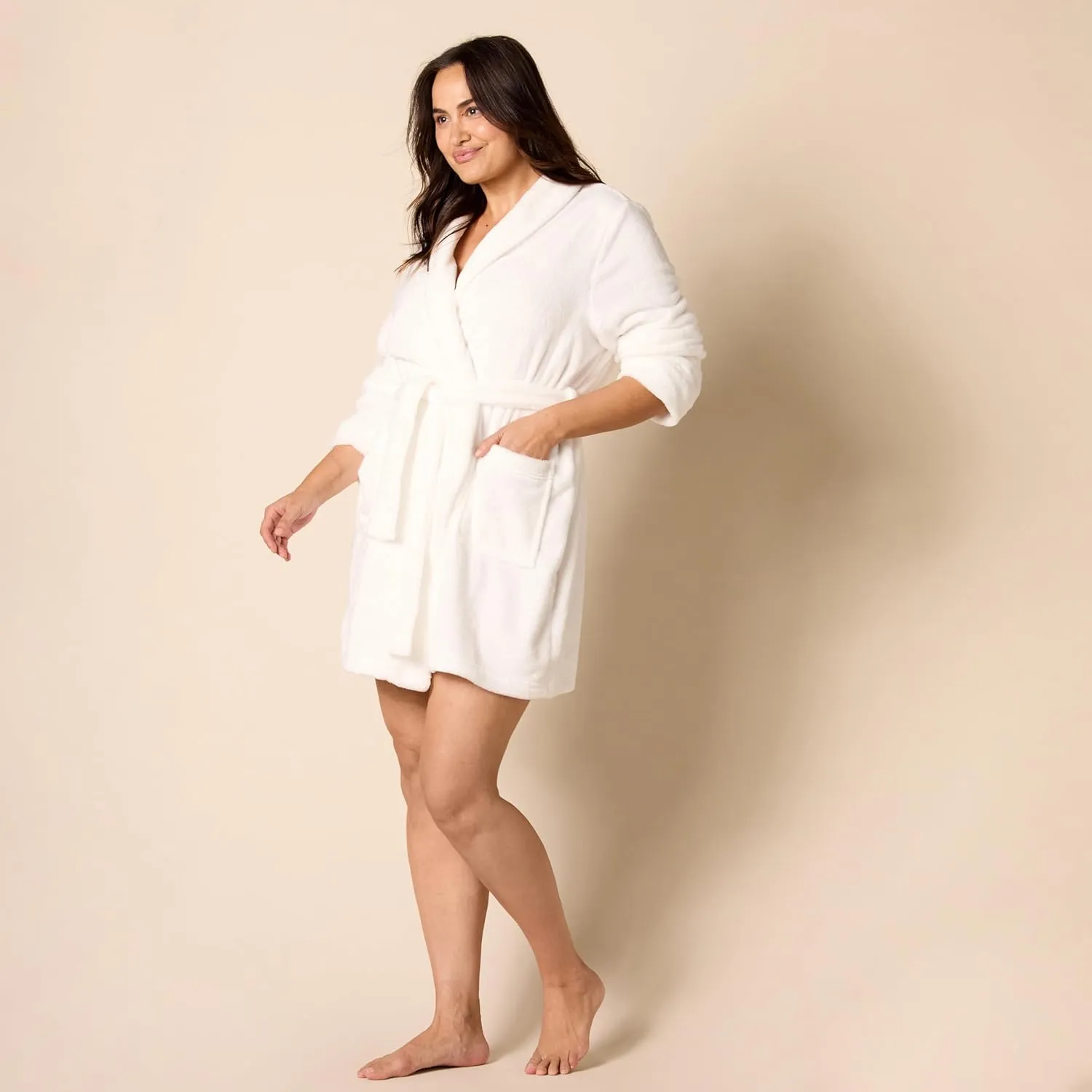 Amazon Essentials Women's Mid-Length Plush Robe (Available in Plus Size)