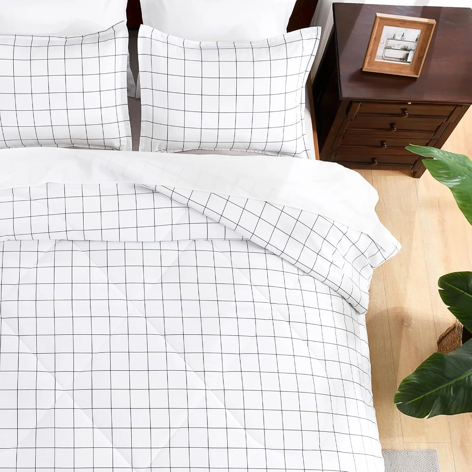 Andency White Grid Comforter Set King Size (104x90 Inch), 3 Pieces(1 Grid Comforter and 2 Pillowcases), Summer Lightweight Microfiber Down Alternative White Comforter with Black Lines