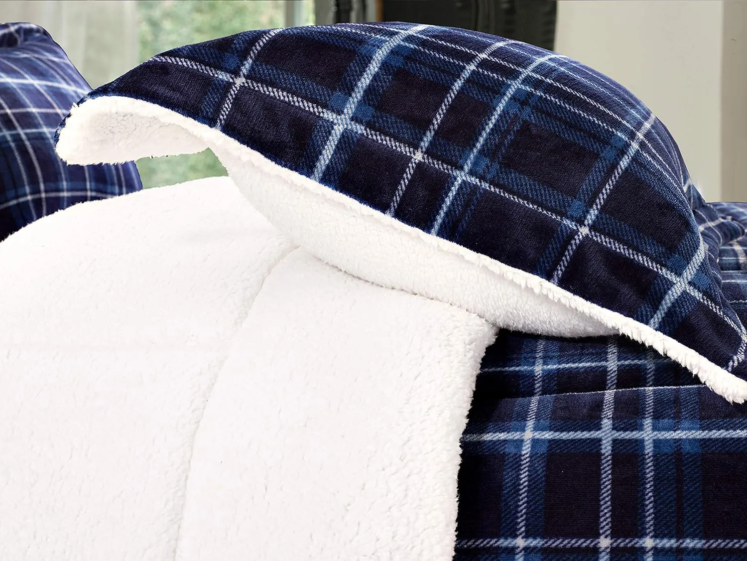 Elegant Comfort Softest, Coziest Heavy Weight Plaid Pattern Micromink Sherpa-Backing Premium Quality Down Down Alternative Micro-Suede 2-Piece Reversible Comforter Set, Twin/Twin XL, Navy Blue