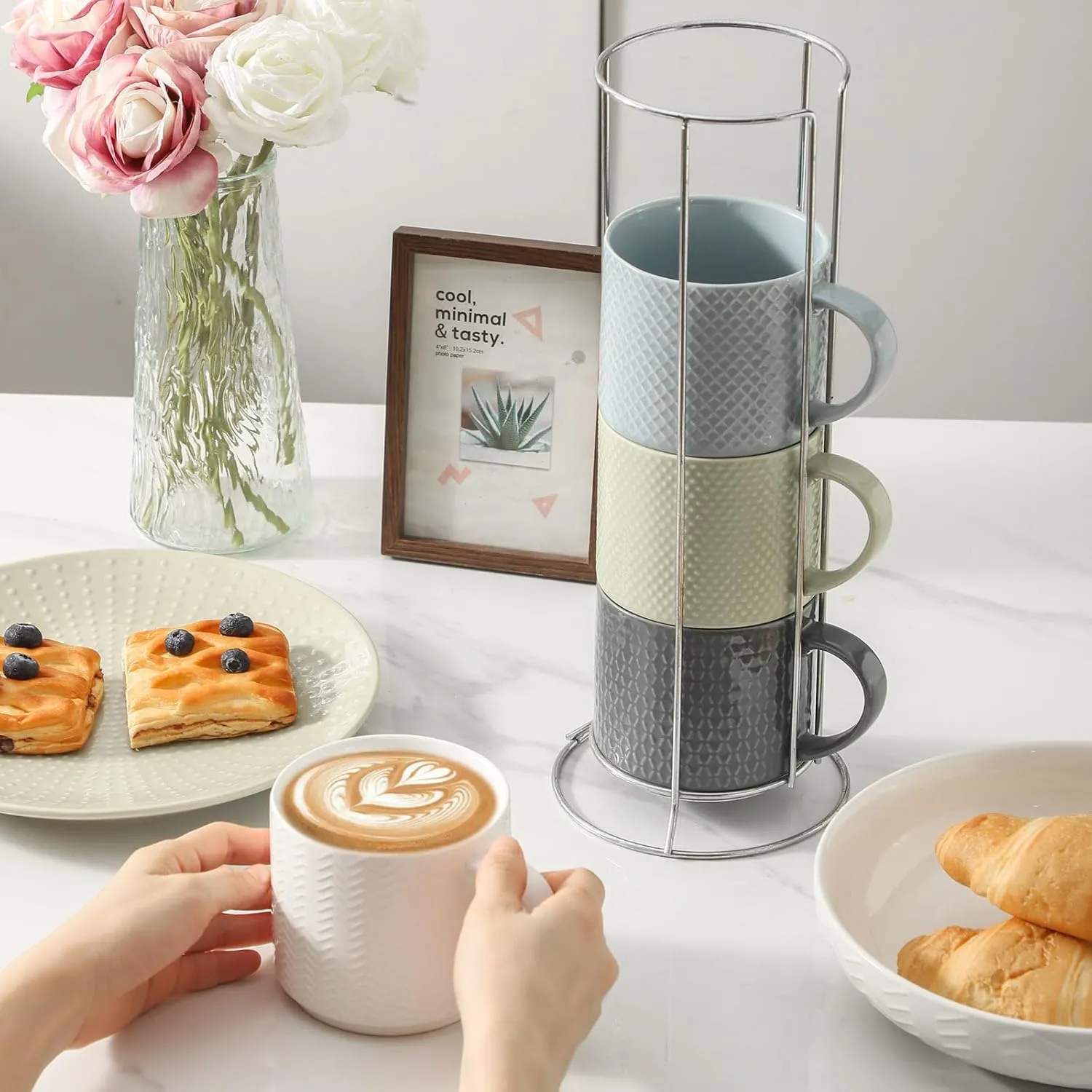 Hasense Coffee Mugs, Stackable Porcelain Coffee Cups Gift Set of 4 with Metal Stand, 15 Ounce Embossed Cappuccino Cups for Latte, Hot Chocolate, Cocoa, Mocha and Tea, Microwave Safe, Multi Color