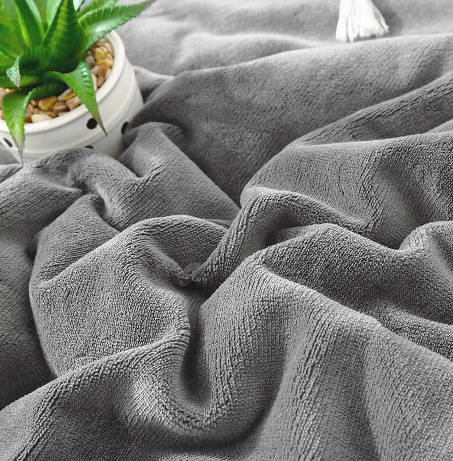 Houseri Velvet King Comforter Set - Fluffy Light Gray, Flannel Sherpa Women's and Men's Bedding
