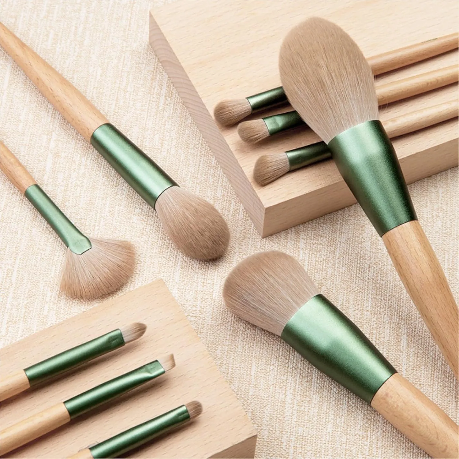 Makeup Brush Set 10-Piece Makeup Brushes with Brush Bag Soft Fluffy Brush Makeup Brush Set Makeup Tools for Beginners for Face and Eyes (Color : A)