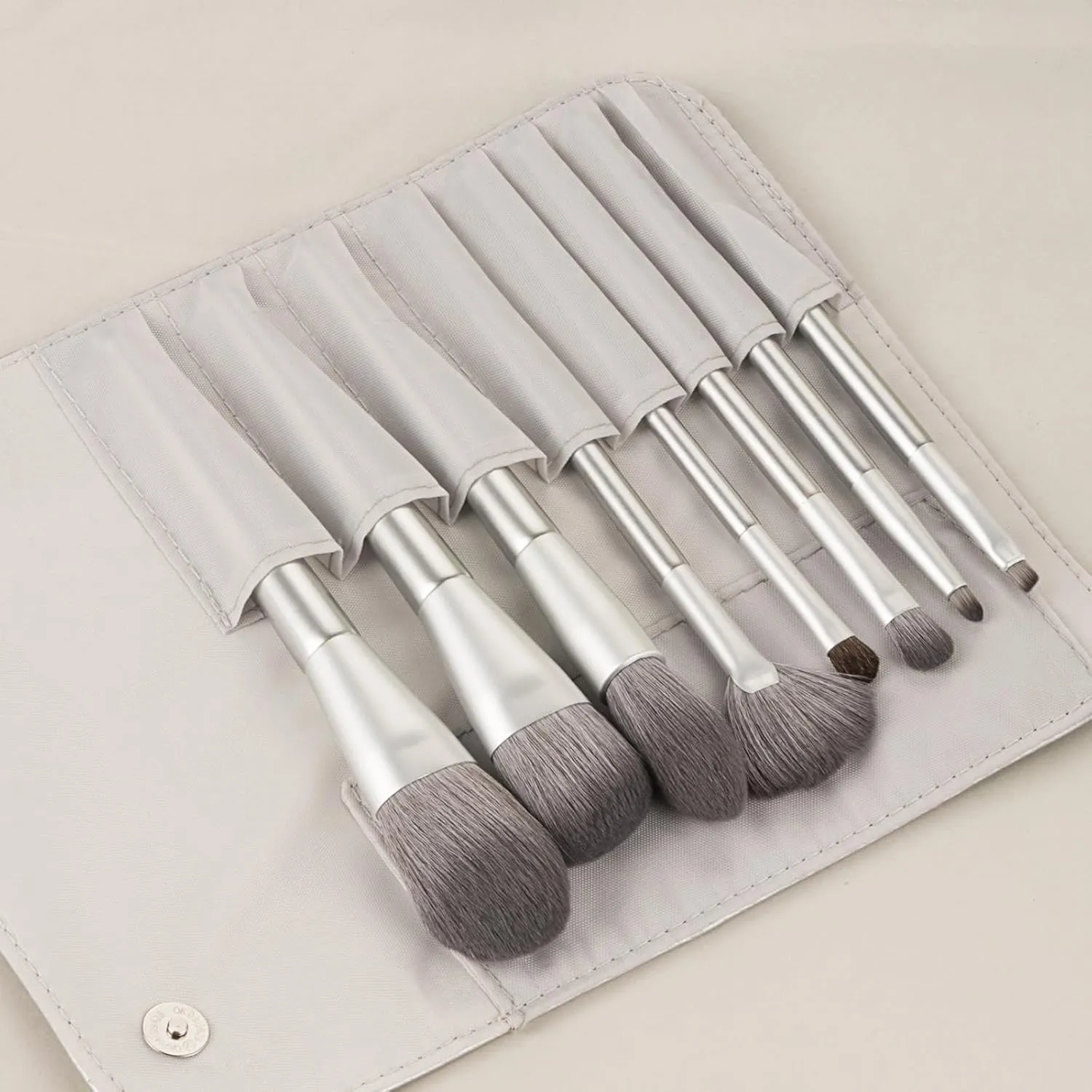 Makeup Brushes 8 Pcs Set,Professional Makeup Kit,Make up Brush Foundation Powder Brush Eyebrow Eyeshadow Brush Contour Concealer Brush with Organizer Bag (Silver)