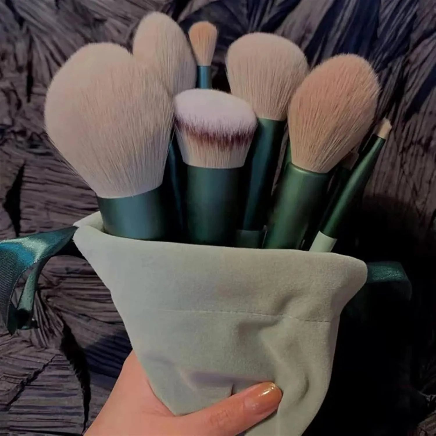 Makeup Brushes Sets 13Pcs Soft Fluffy Makeup Brushes Set for Cosmetics Foundation Blush Powder Eyeshadow Blending Makeup Brush Beauty Tool(13Pcs-Velvet bag-02)