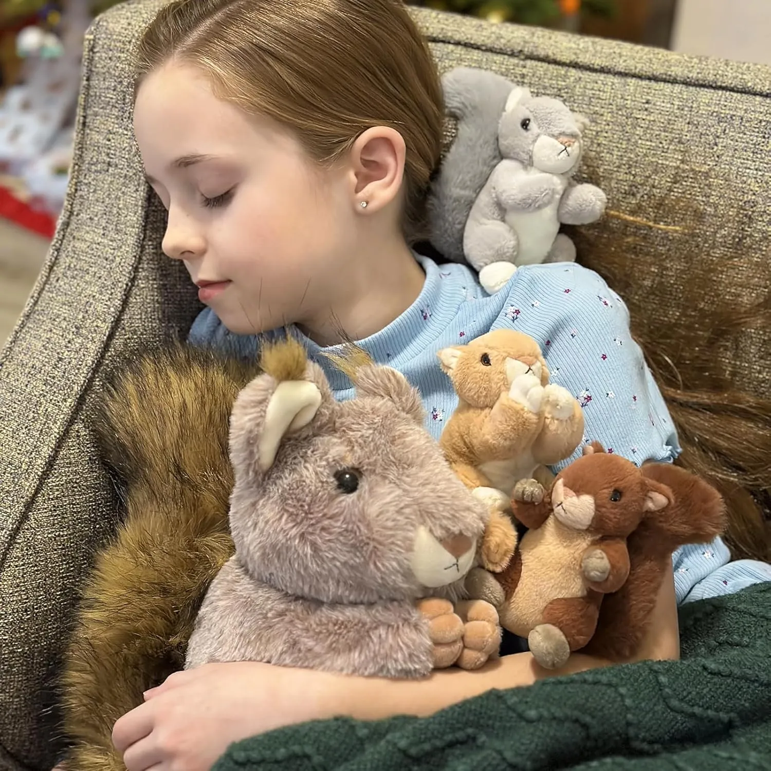 MaoGoLan 4Pcs Squirrels Stuffed Animal, Realistic Squirrel Plush Toys with 3 Baby Squirrels for Small Hand, Adorable Stuffed Squirrels Gift for Forest Animal Lover,Girls,Boys,Kids,Baby Shower