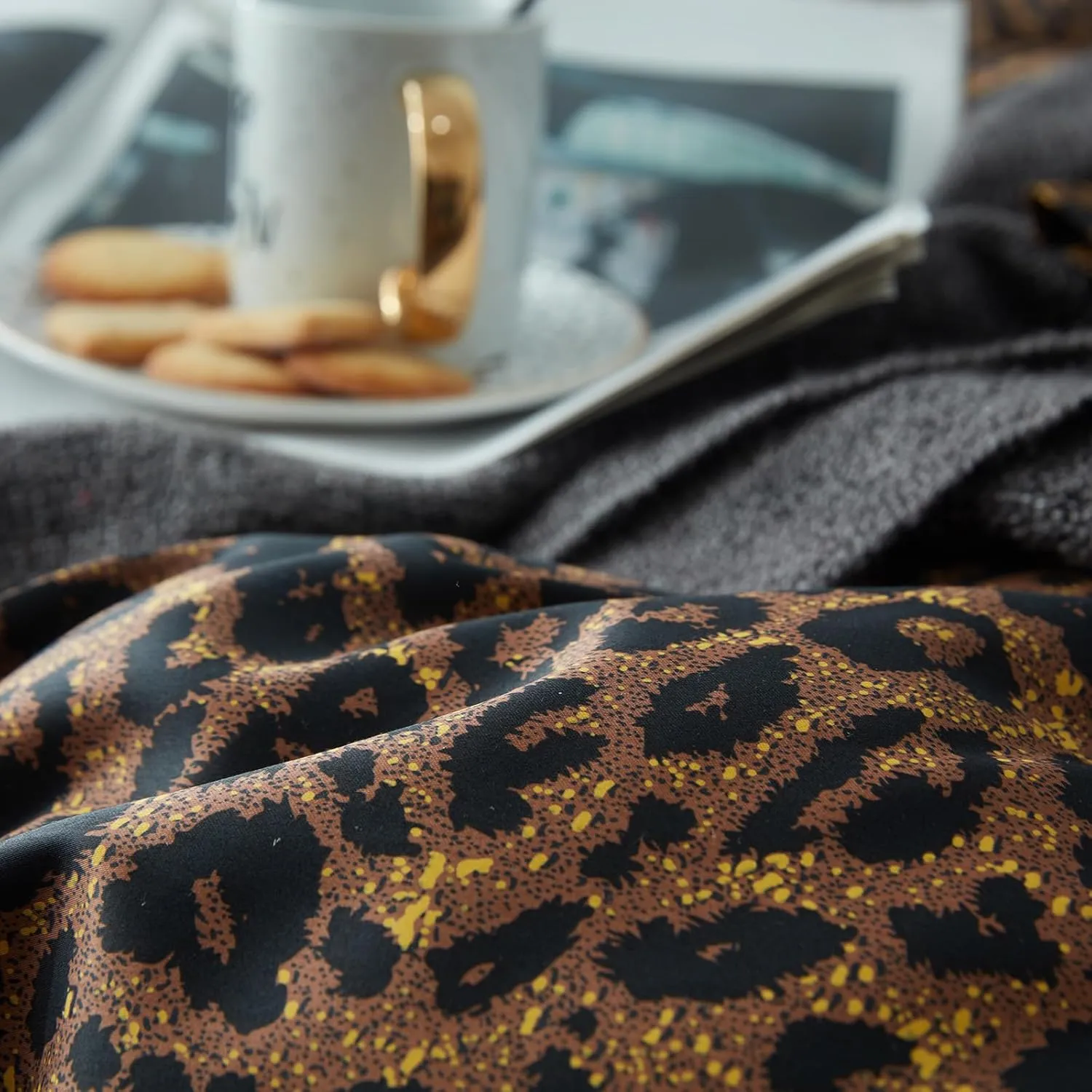 mixinni Leopard Print Queen Size Comforter Set-3 Pieces Animal Cheetah Printed Comforter Sexy Soft Fluffy Brown/Black Floral Print Bedding Set with 2 Pillowcases for All Season-Queen Size