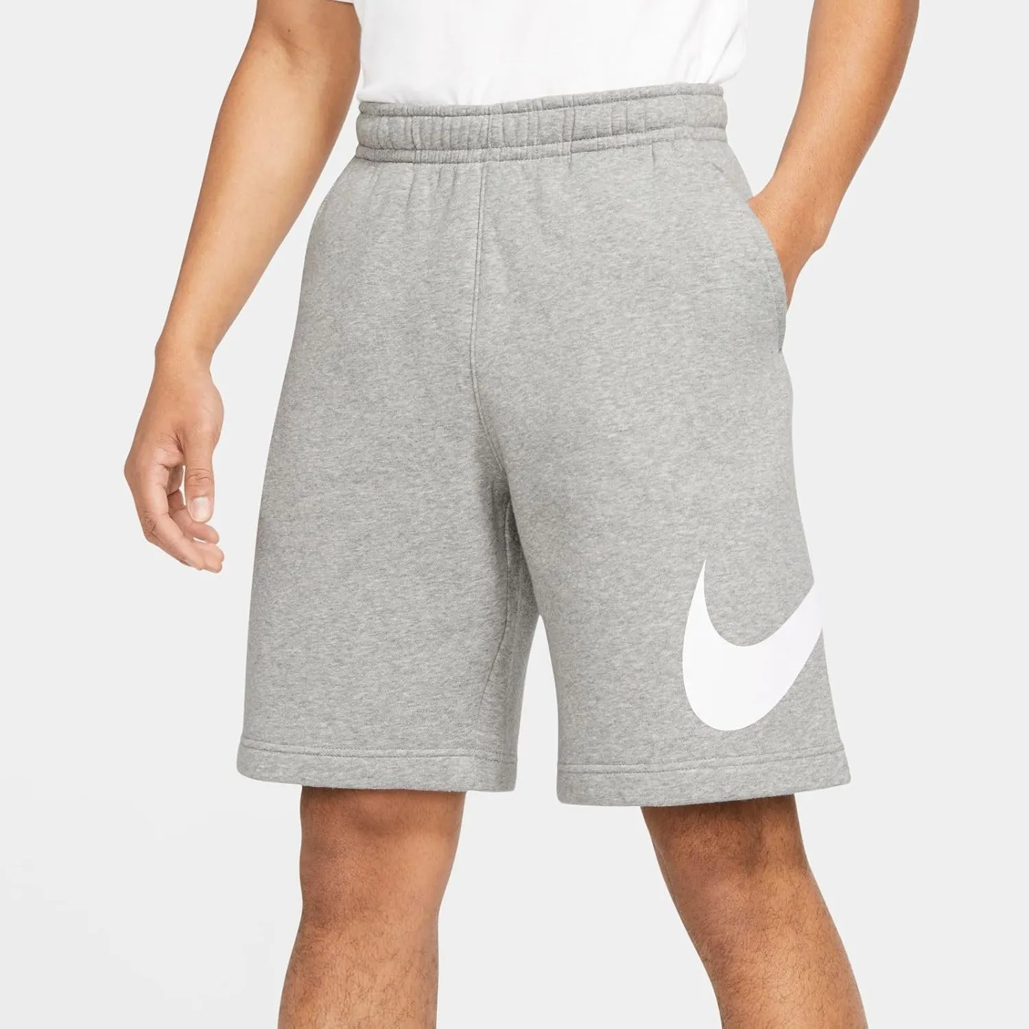 Nike Men's Sportswear Club Short Basketball Graphic