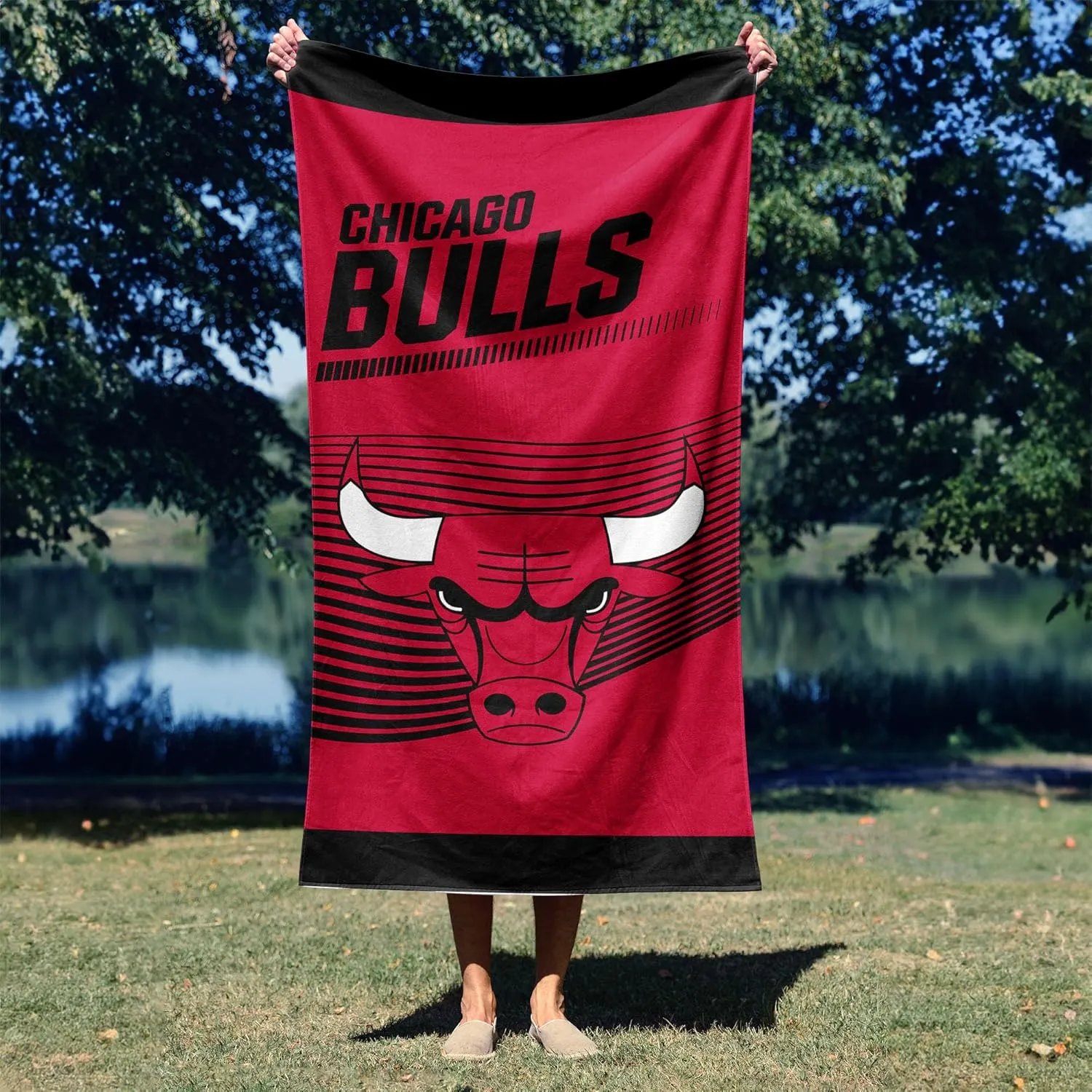 NORTHWEST NBA Officially Licensed Chicago Bulls 30" x 60" Microfiber Beach Towel