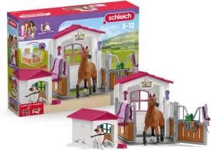 Schleich Horse Club - 32 PC Stall and Doghouse Playset with Horse Figurine and Toy Dog for Girls and Boys - Kids Ages 5  | 72218