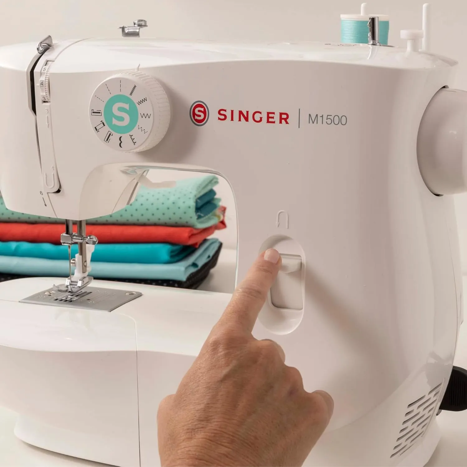 SINGER M1500 Lightweight & Portable Sewing Machine with Accessory Kit | 57 Stitch Applications, LED Light & 4-step Buttonhole | Great for Quilting, Crafts & Mending