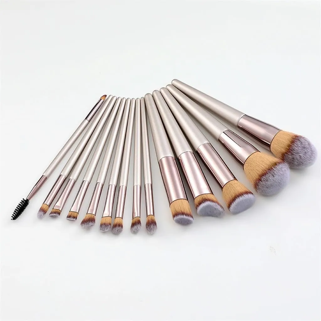 Soft Wooden Handle 14pcs Champagne Gold Makeup Brushes Set Portable Eyeshadow Brushes