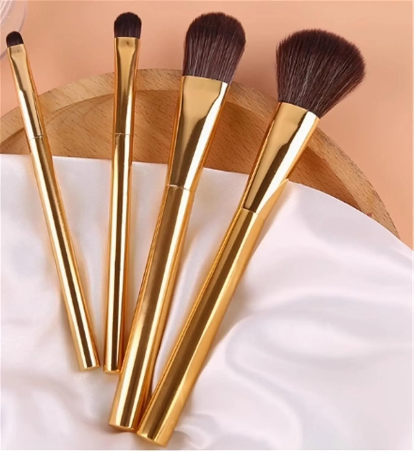 Spot Rose Gold Brushed 4 Makeup Brush Set Eyeshadow Blush Highlighter Brush Beginner Beauty Tools