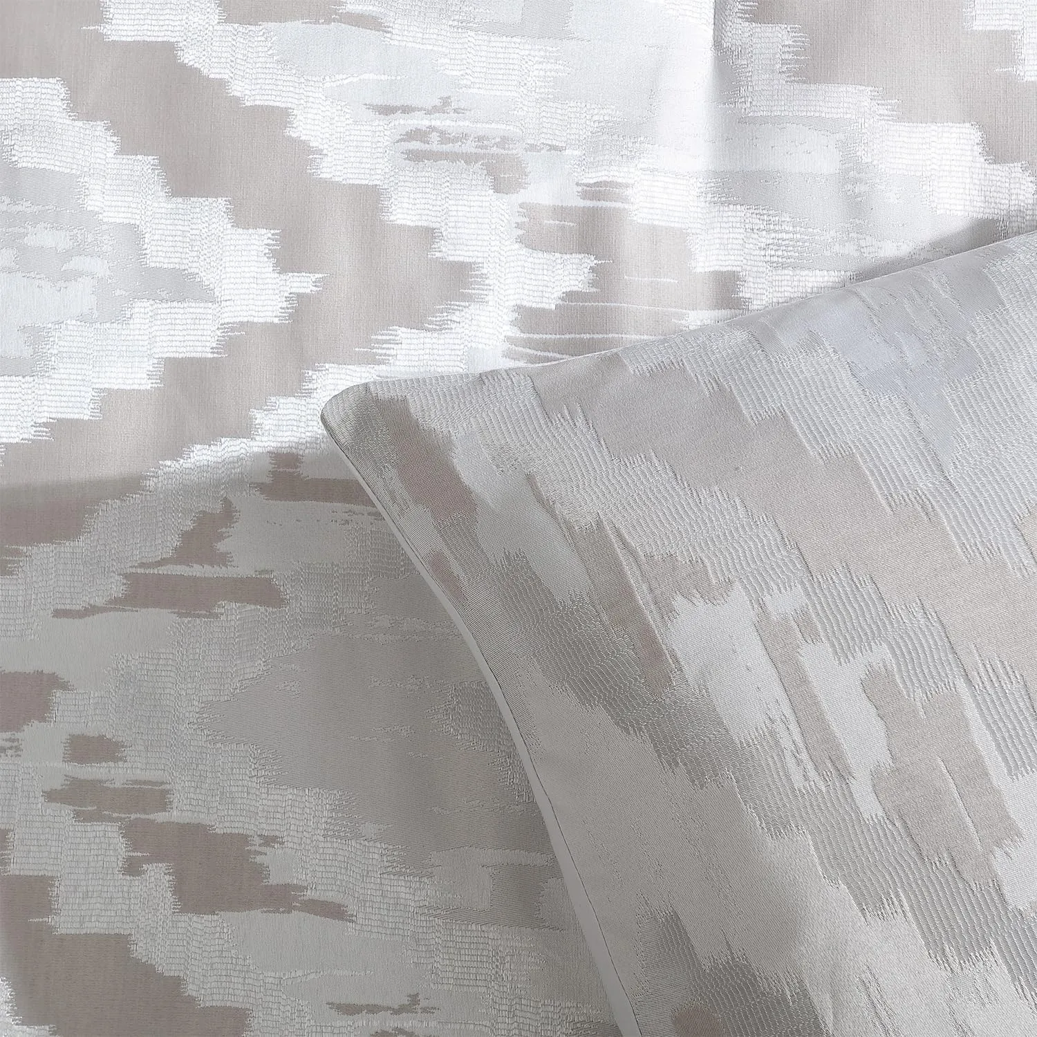 TAHARI Home - Queen Size Comforter, 5-Piece Jacquard Bedding Set with Matching Shams & Decorative Pillows (Lilliana Collection, Light Grey)