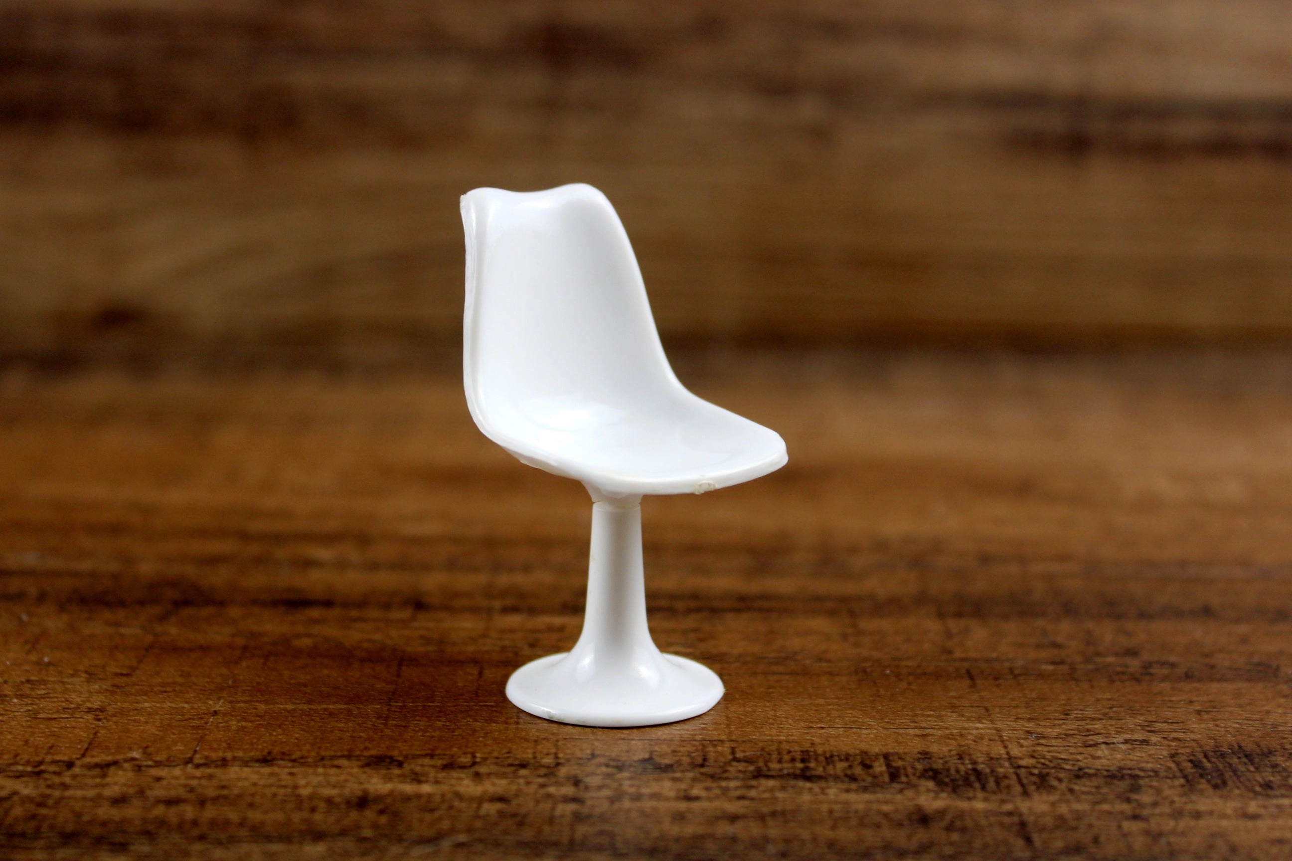 Vintage 1:12 Miniature Dollhouse White Plastic Mid-Century Style Chair