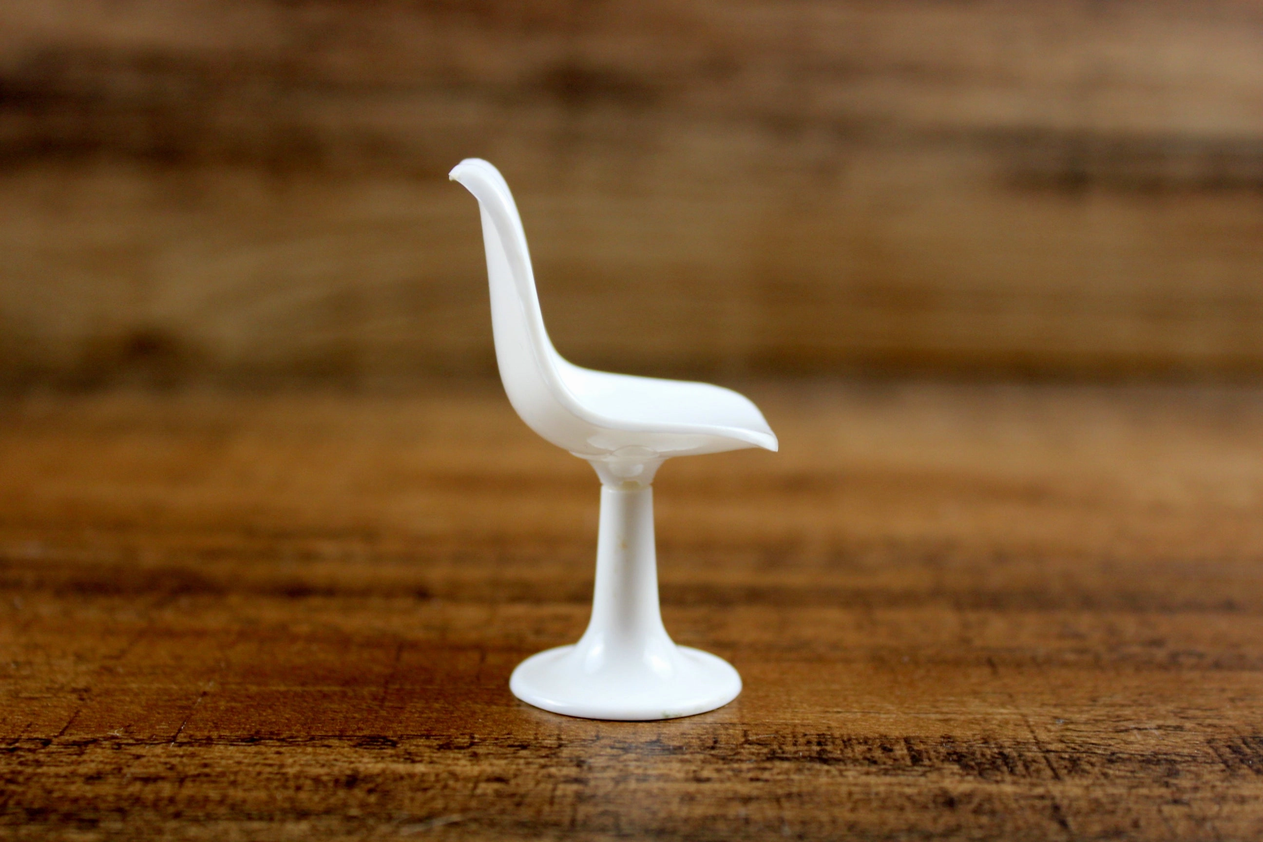 Vintage 1:12 Miniature Dollhouse White Plastic Mid-Century Style Chair