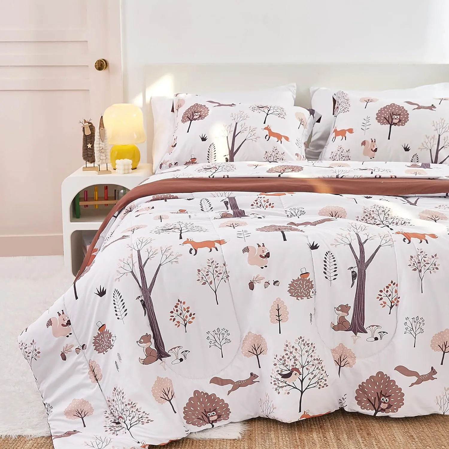 Yibeizi Kids Comforter Set for Boys Girls Full Size, Cute Quilted Woodland Forest Animal Print Fall Bedding with Pillow Sham, Lightweight Soft Breathable Machine Camping Themed Bed Set 3 Piece